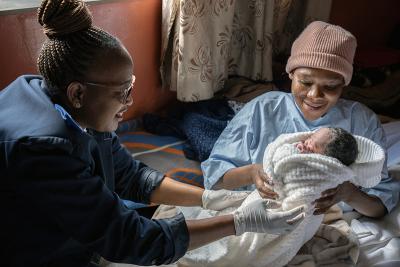 a nurse at PIH-supported Tlhanyaku Health Center assists a patient